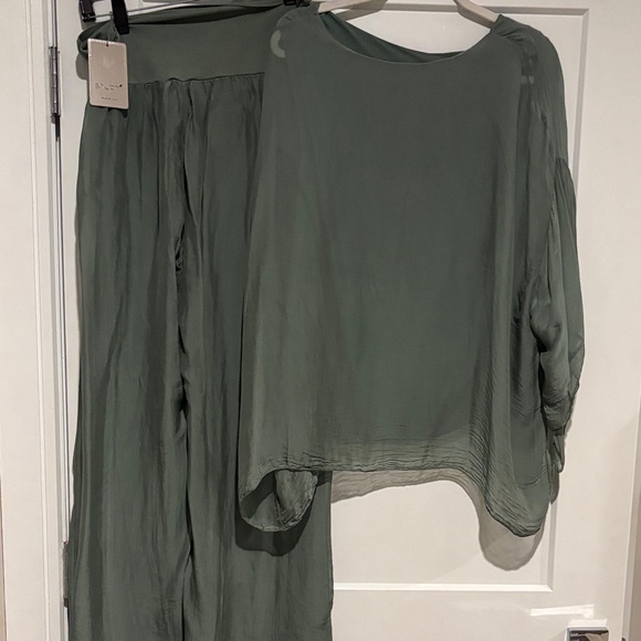 Elegant Green Two-Piece Set - Picture 1 of 7